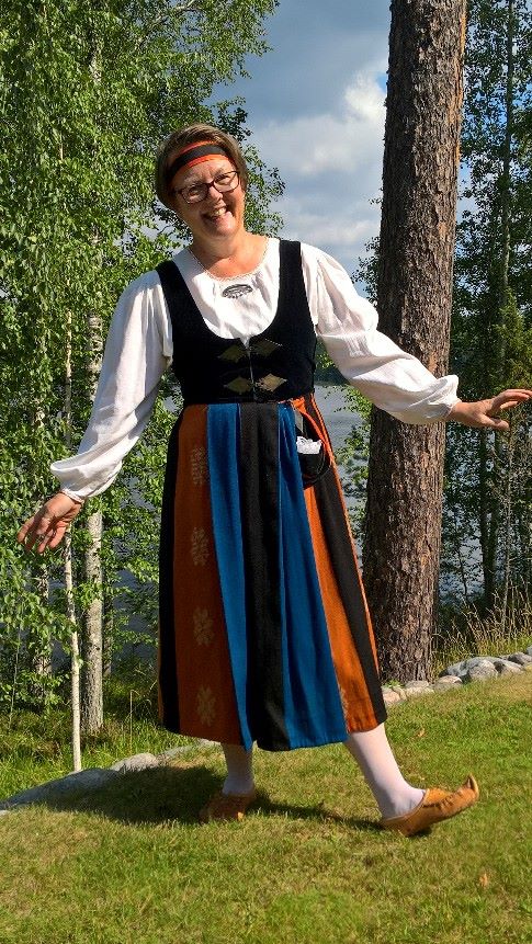 Kansallispukujen tuuletuspäivä Nikkisen torpalla